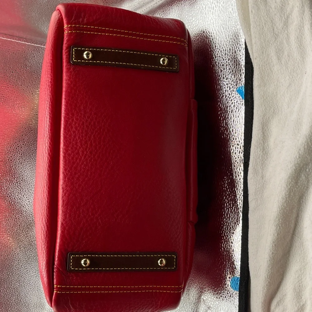 Dooney & Bourke Red Leather Shoulder Bag with Brown Accents Beautiful Dooney BIG - Picture 4 of 13